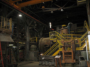 http://upload.wikimedia.org/wikipedia/commons/thumb/6/6a/Ball_Mill.jpg/300px-Ball_Mill.jpg